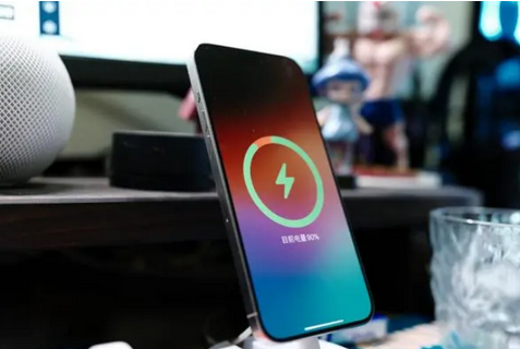 应县苹果15换屏服务分享用什么充电器给iPhone15充电更好 